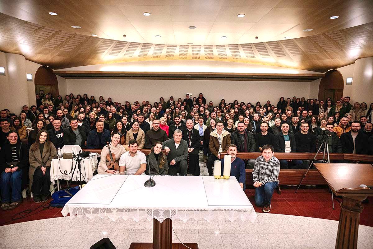 Pastirski pohod biskupa Petra Palića zajednici Mlado Sunce